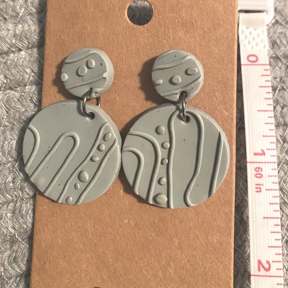 Liv Finley Designs Light Muted Green Dangly Earrings - Picture 3 of 4